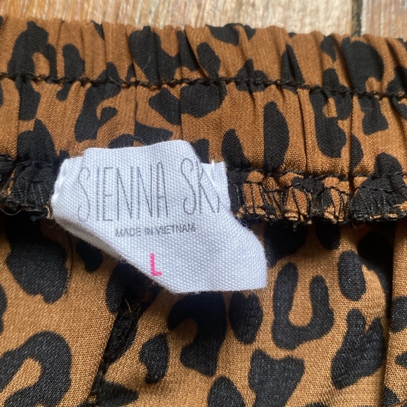 sienna sky light leopard print toe front shorts - Picture 3 of 5